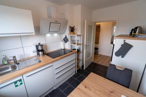 a kitchen with a sink and a refrigerator at Bookandstay24 Münster bei Darmstadt, Frankfurt, Rhein Main Gebiet in Münster