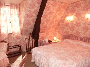 Katil atau katil-katil dalam bilik di AUBERGE DU VAL AU CESNE