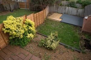 d'un jardin avec des fleurs jaunes et une clôture en bois. dans l'établissement Space Apartments - 3 Bed House Broomfield Chelmsford, à Chelmsford