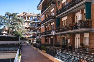 a walkway in front of a building with balconies at Vettori 14, Attico Bravetta, vicino Trastevere in Rome