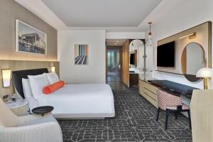 Μια τηλεόραση ή/και κέντρο ψυχαγωγίας στο The Crescent Hotel, Fort Worth