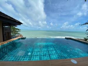 Bazén v ubytování Baan Hin Sai Resort & Spa nebo v jeho okolí