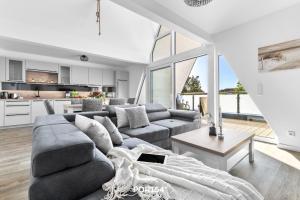a living room with a couch and a table at Ferienwohnung Insellodge Fehmarn in Fehmarn