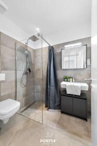 a bathroom with a toilet and a sink and a shower at Ferienwohnung Insellodge Fehmarn in Fehmarn