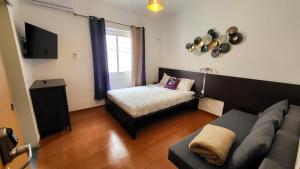 Cama ou camas em um quarto em Guesthouse of Alcobaça