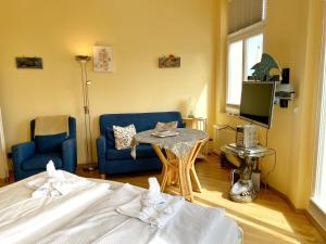 Ein Bett oder Betten in einem Zimmer der Unterkunft Alter Reichshof - App 304