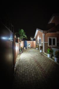 a night time photo of a driveway of a house at Luxury 3 bed Apartmnt with Minimalist Aesthetic in Abuja