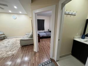 Gallery image of Queen Bed Apartment with Seamless Living & Kitchen in Newmarket