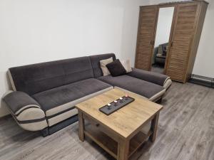 a living room with a couch and a table at Apartament Komorniki - Osiedla na Skraju Lasu in Komorniki