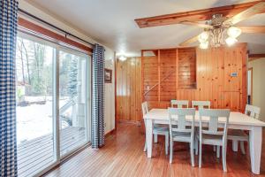 Fotografie z fotogalerie ubytování Pet-Friendly Pinehurst Home Hike, Bike and Ski! v destinaci Kellogg