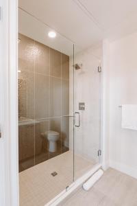 Ένα μπάνιο στο Top Floor - Amazing Windows - Zuni Lofts +29 φωτογραφίες