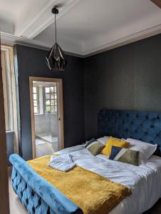 a bedroom with a large bed with a blue headboard at Terrasse vue imprenable canal in Dole