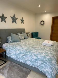 a bedroom with a large bed with stars on the wall at Spacious Self Contained 1 Bedroom Flat Colwinston 