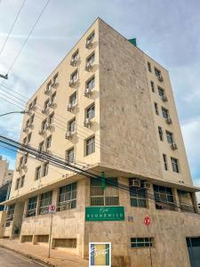 a large building with windows on the side of it at Hotel Oscar Econômico Montes Claros in Montes Claros