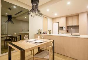 a kitchen and dining room with a table and chairs at 188 Suites klcc by Luxe suites in Kuala Lumpur