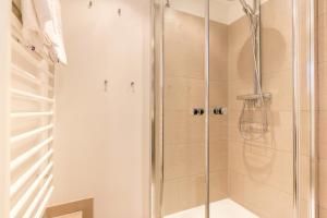 Ein Badezimmer in der Unterkunft Landhaus Westerhörn, Sölring Tir, App. 1