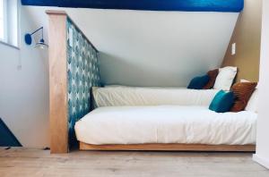 Katil atau katil-katil dalam bilik di La Maison Flore ! Confort et Nature