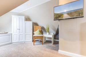 TV a/nebo společenská místnost v ubytování Strandresidenz Wohnung Langeness