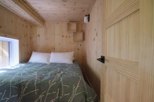 Ένα ή περισσότερα κρεβάτια σε δωμάτιο στο Cabin Zoobox 69 +12 φωτογραφίες