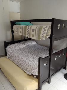 two bunk beds in a room with a bed at Pequeño y acojedor departamento muy bien ubicado in Veracruz