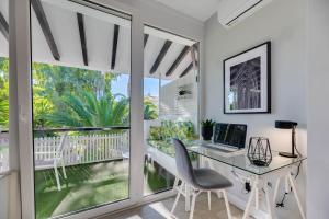 En balkon eller terrasse på XPCE Rodeo Beach - Puerto Banus