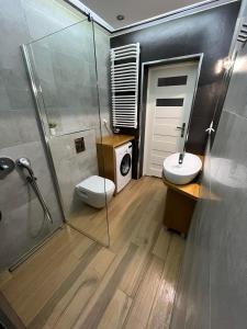 Ванная комната в Bianco Apartament Reduta Park Free Parking