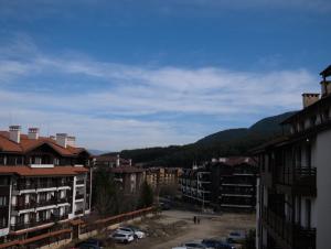 A general mountain view or a mountain view taken from Az apartmant