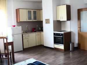 A kitchen or kitchenette at ParkView Complex Large Flat Next to Ski Lift