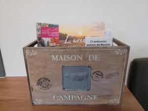 a box that says mission de campagne on it at Petite maison vue sur Lac de la Triouzoune Neuvic in Neuvic