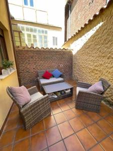 a patio with two chairs and a table and a couch at Bermudo III VUT-LE-784 in León