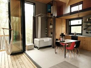 Gallery image of Cabin Zoobox 84 in Eastman