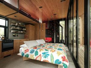Gallery image of Cabin Zoobox 84 in Eastman +10 photos
