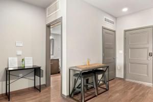 a room with a table and two chairs and a door at Westgate CozySuites by stadium w pool 3 in Glendale +27 photos