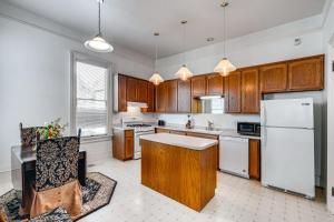 Η κουζίνα ή μικρή κουζίνα στο Stylish Sacramento Retreat Less Than 1 Mi to Downtown!