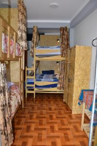 a room with bunk beds and a wooden floor at Makalu Lodge in Huaraz