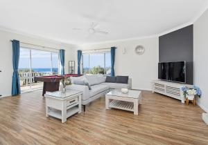 TV a/nebo společenská místnost v ubytování The Quarterdeck