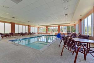 a large swimming pool with chairs and a table at Hampton Inn Denville-Rockaway-Parsippany in Denville