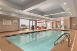 a large swimming pool in a hotel room at Home2 Suites by Hilton Erie in Erie