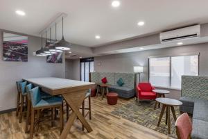 Posezení v ubytování Hampton Inn Fort Collins