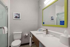 Koupelna v ubytování Hampton Inn Fort Collins