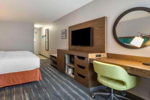 TV a/nebo společenská místnost v ubytování Hampton Inn Fort Collins