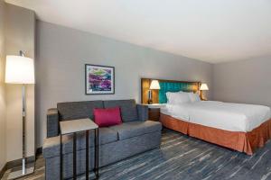 Postel nebo postele na pokoji v ubytování Hampton Inn Fort Collins