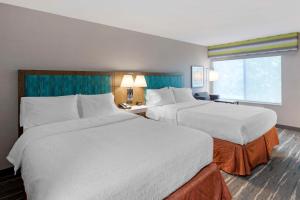 Postel nebo postele na pokoji v ubytování Hampton Inn Fort Collins