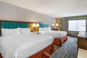 Postel nebo postele na pokoji v ubytování Hampton Inn Fort Collins