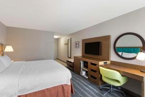 TV a/nebo společenská místnost v ubytování Hampton Inn Fort Collins