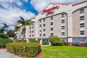 uma representação do hotel Sheraton Sarasota em Hampton Inn Ft Lauderdale Airport North Cruise Port em Fort Lauderdale