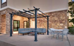 Hampton Inn & Suites Ft Worth-Burleson的休息区