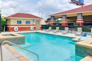 Bazén v ubytování Homewood Suites by Hilton- Longview nebo v jeho okolí