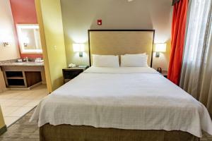 Postel nebo postele na pokoji v ubytování Homewood Suites by Hilton- Longview