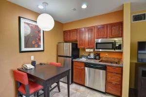 Kuchyň nebo kuchyňský kout v ubytování Homewood Suites by Hilton- Longview
